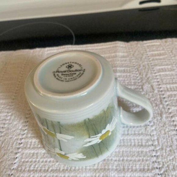 5 Royal Doulton Lambethware Daisyfield LS 1040 Cups and Saucers Vintage - Picture 4 of 6